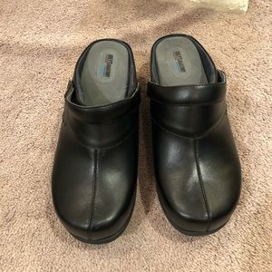 Softwalk Greys Anatomy black leather clogs NWB